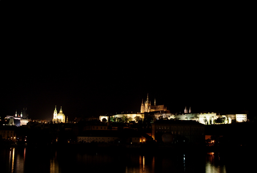 noční pohled na Hradčany